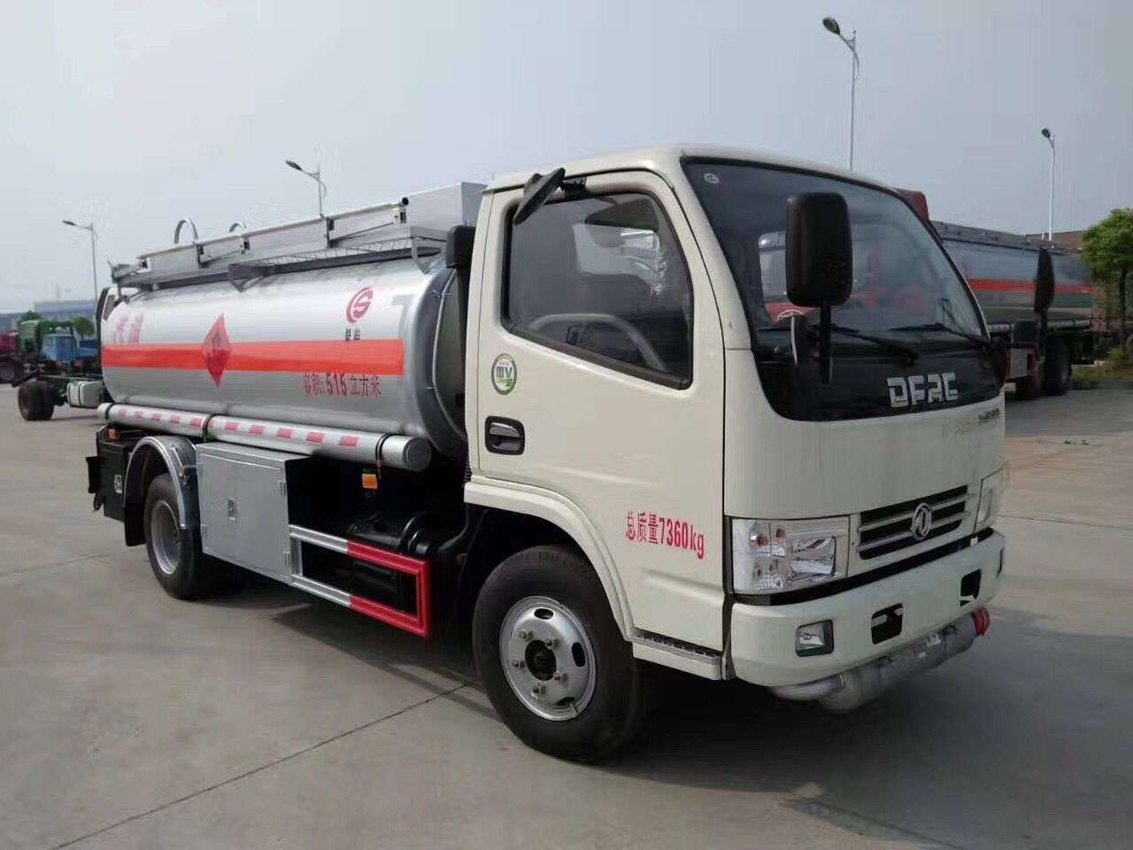 國五東風5噸小型加油車