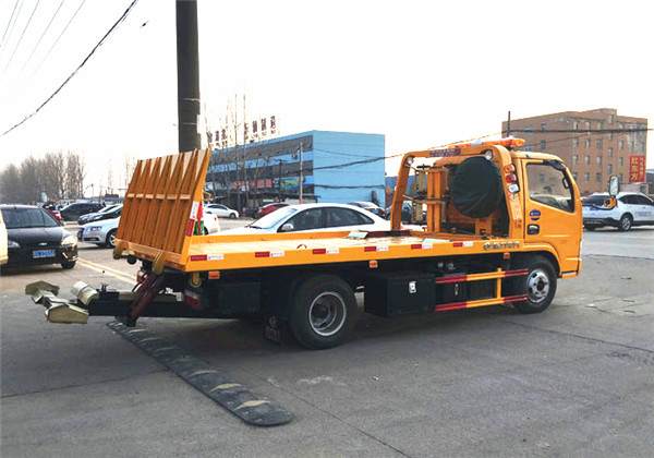 東風多利卡藍牌一拖二清障車