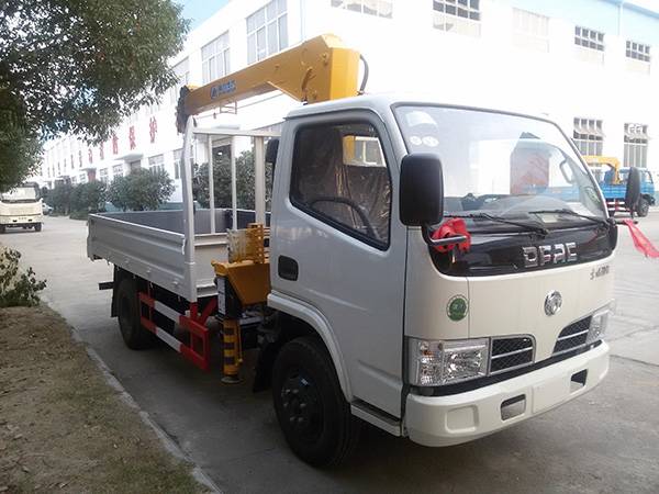 東風(fēng)多利卡3.4藍(lán)牌隨車吊