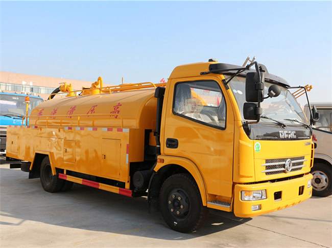 東風(fēng)多利卡8噸高壓清洗車(chē)