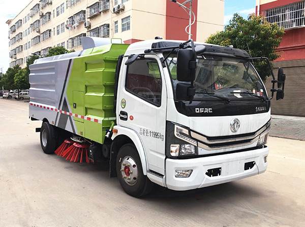 東風(fēng)多利卡8方掃路車