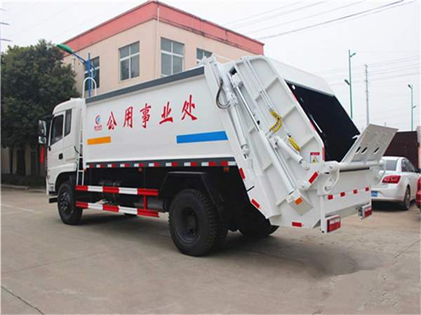 國五東風(fēng)D913或153壓縮式垃圾車
