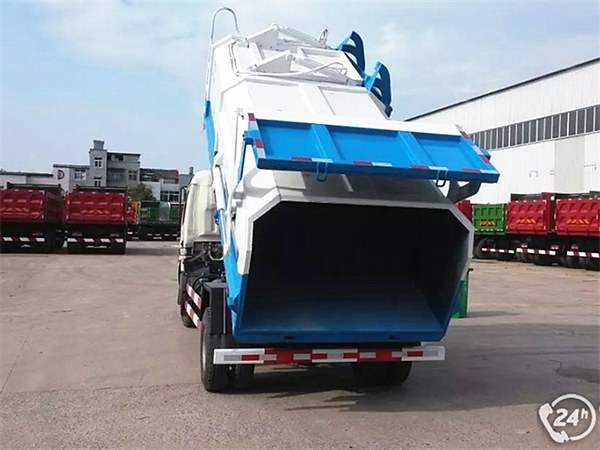國五東風自裝卸式垃圾車