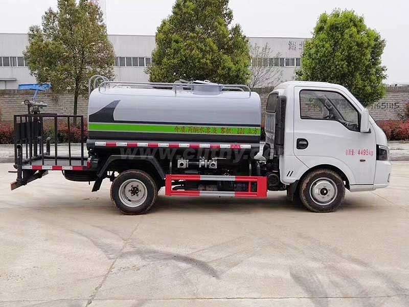 東風(fēng)途逸藍(lán)牌灑水車(chē)