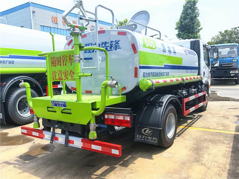 東風(fēng)多利卡5噸灑水車