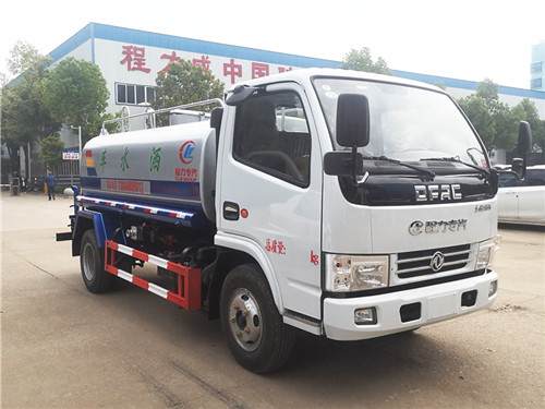 東風多利卡D6灑水車