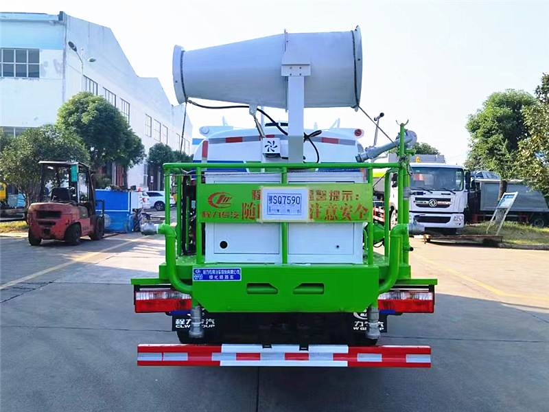 東風(fēng)華神V3灑水霧炮車