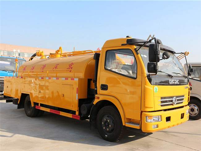 東風(fēng)多利卡D7高壓清洗車(chē)