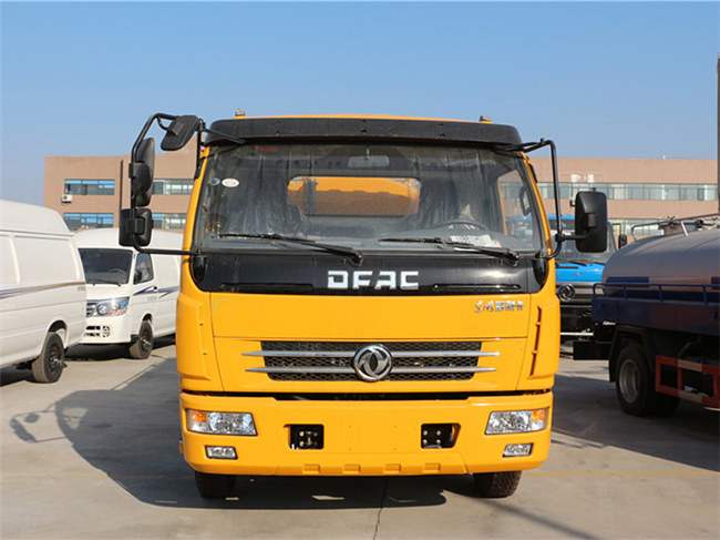 東風(fēng)多利卡D7高壓清洗車(chē)
